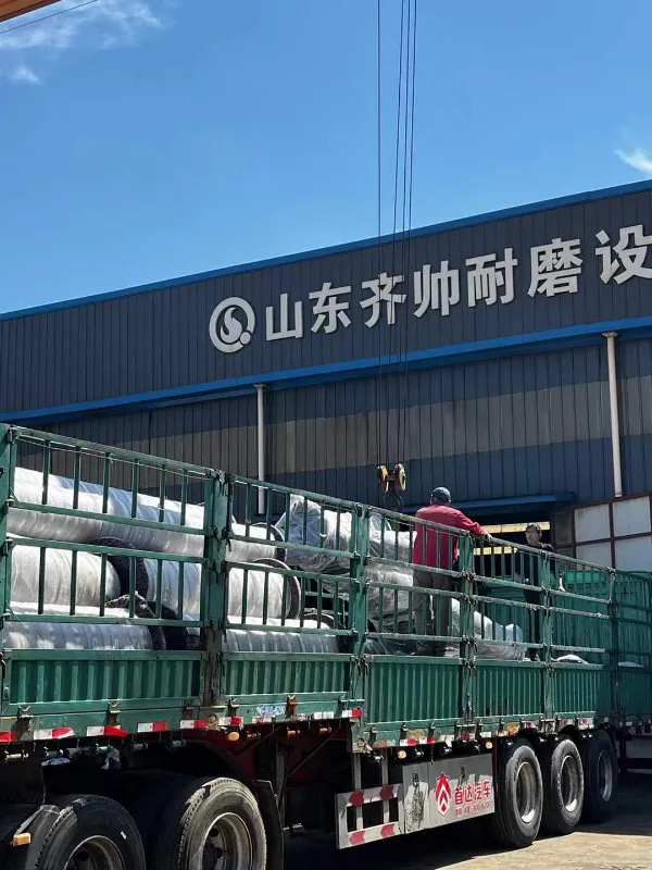 Qishuai Wear-resistant Bimetal Wear Composite Tubes တစ်သုတ်ကို အပြည့်တင်ပြီး ရုရှားနိုင်ငံသို့ တင်ပို့လိုက်ပြီဖြစ်သည်။
